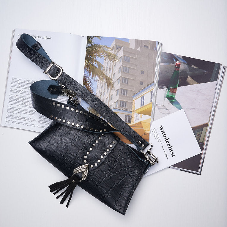 "I am love" shoulder bag