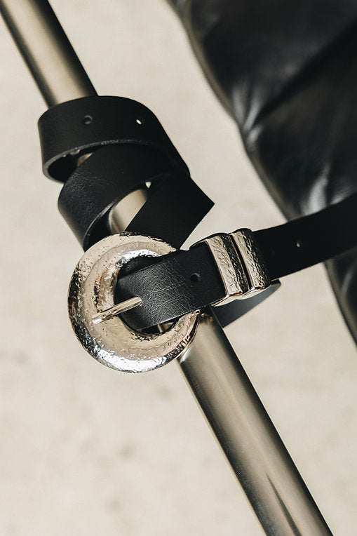 “Double vision” leather belt / Black-Nickel