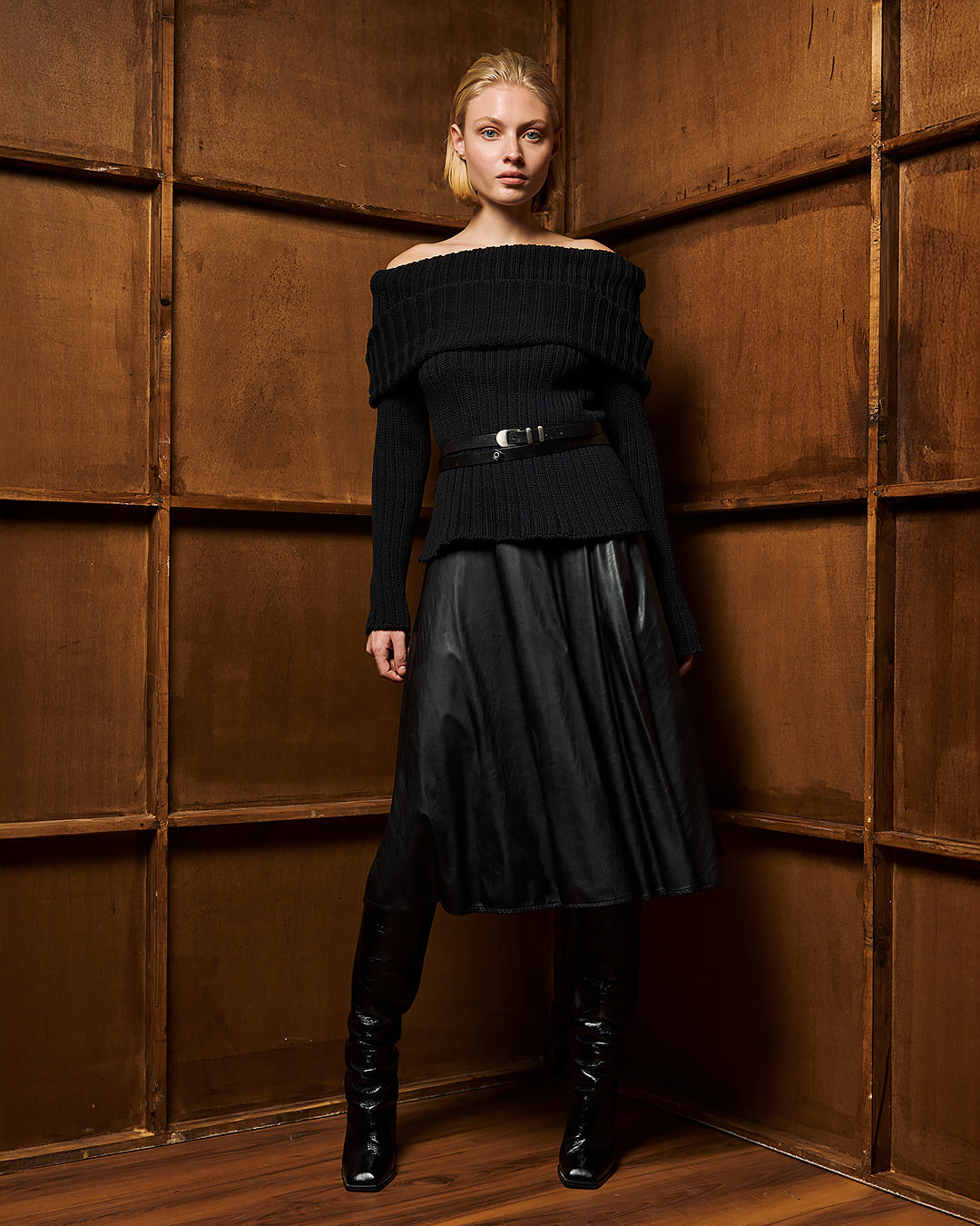 Off Shoulder Sweater / Black
