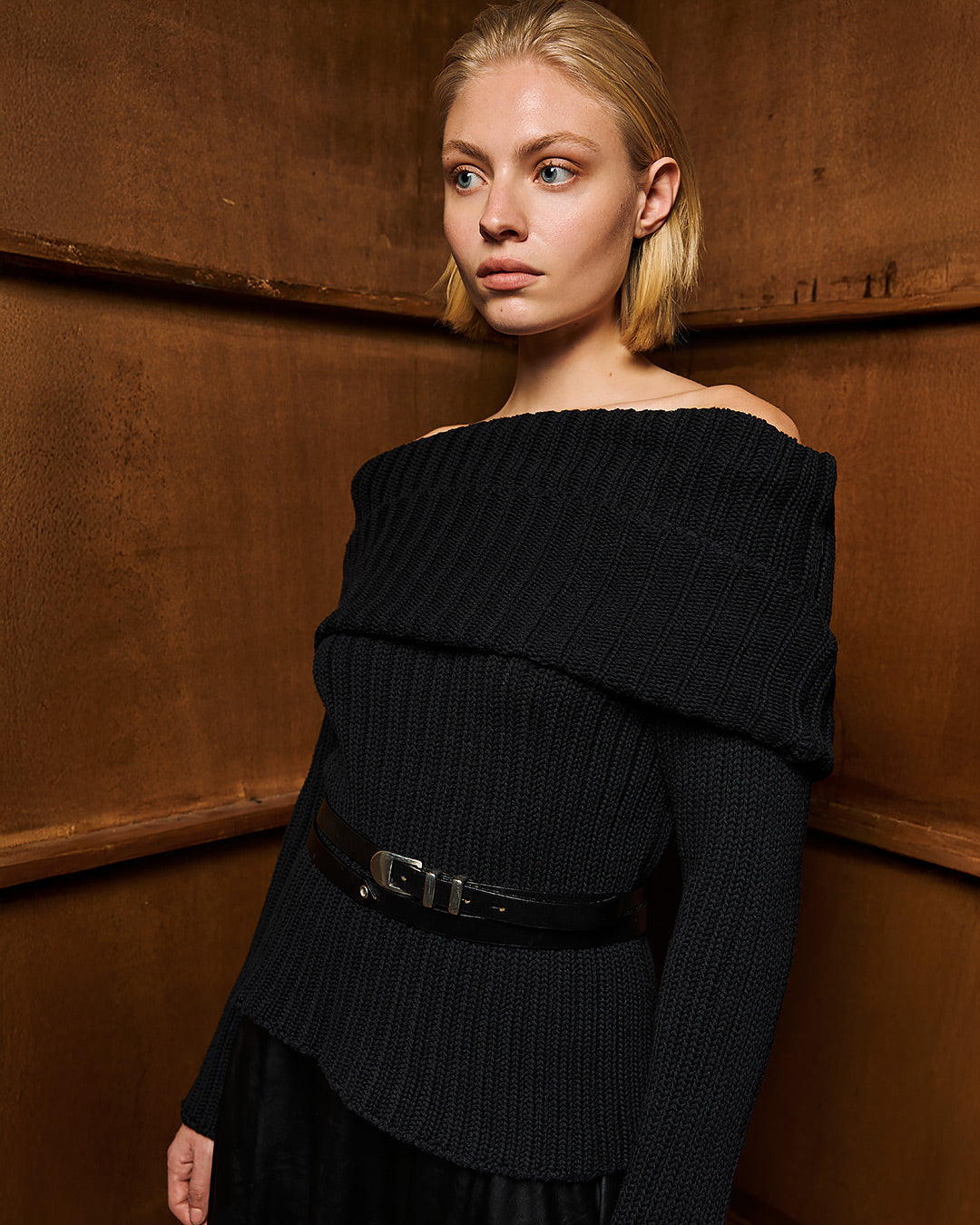 Off Shoulder Sweater / Black