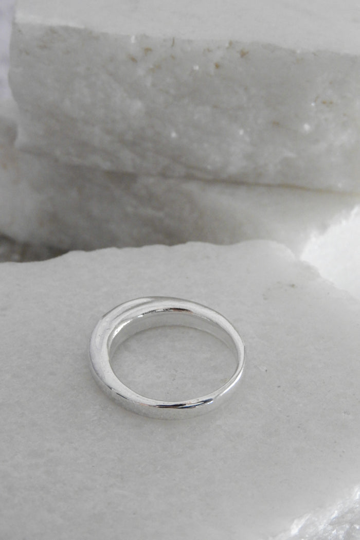 Simple Oval Ring